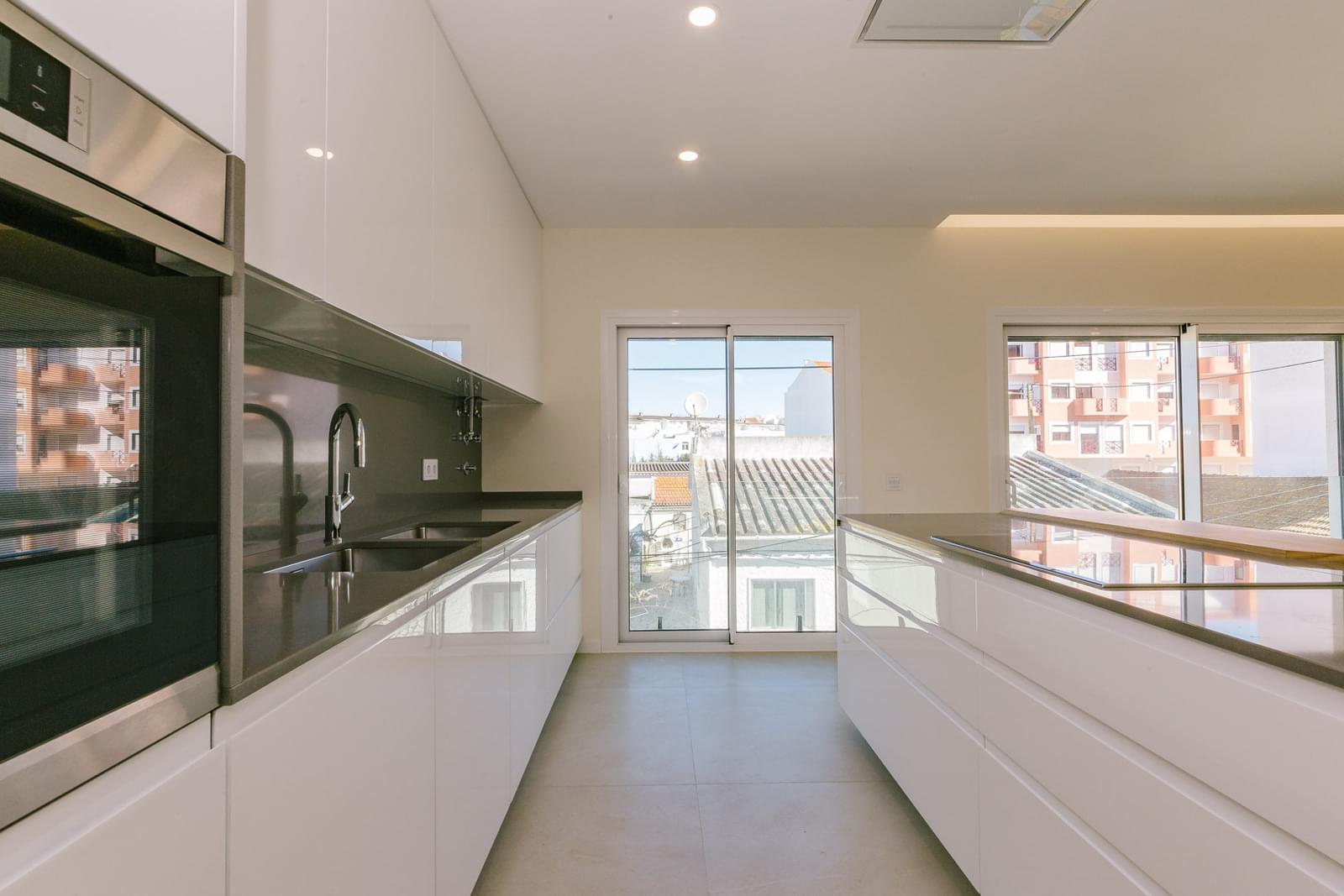 Duplex T4 com jardim, Alcochete - Imagem 9