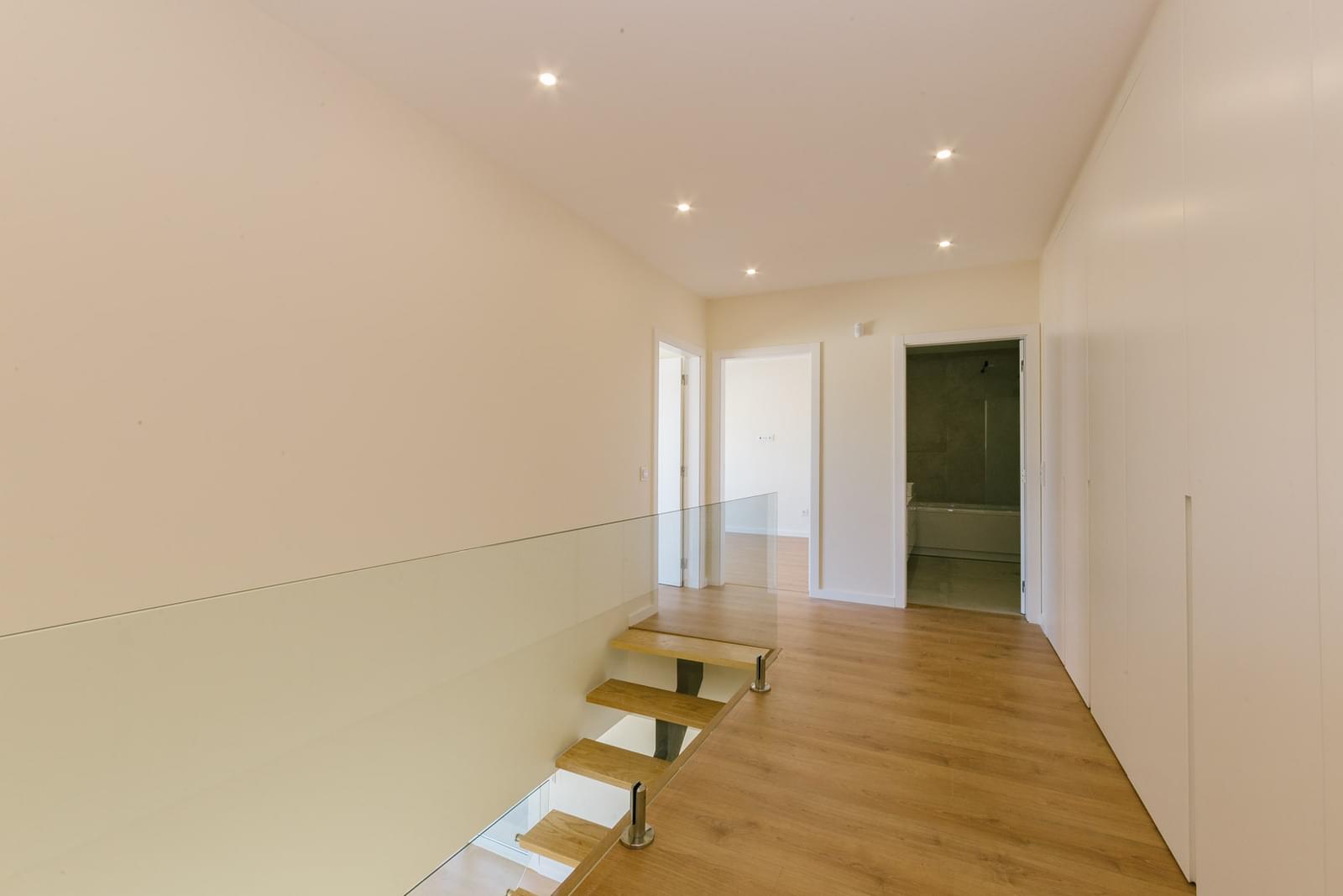 Duplex T4 com jardim, Alcochete - Imagem 2