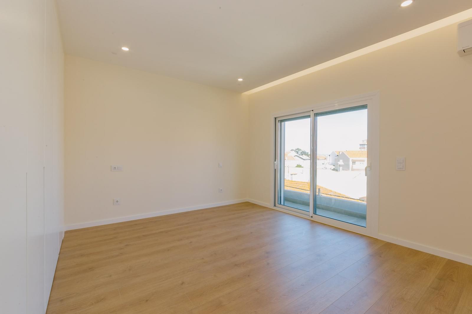 Duplex T4 com jardim, Alcochete - Imagem 33