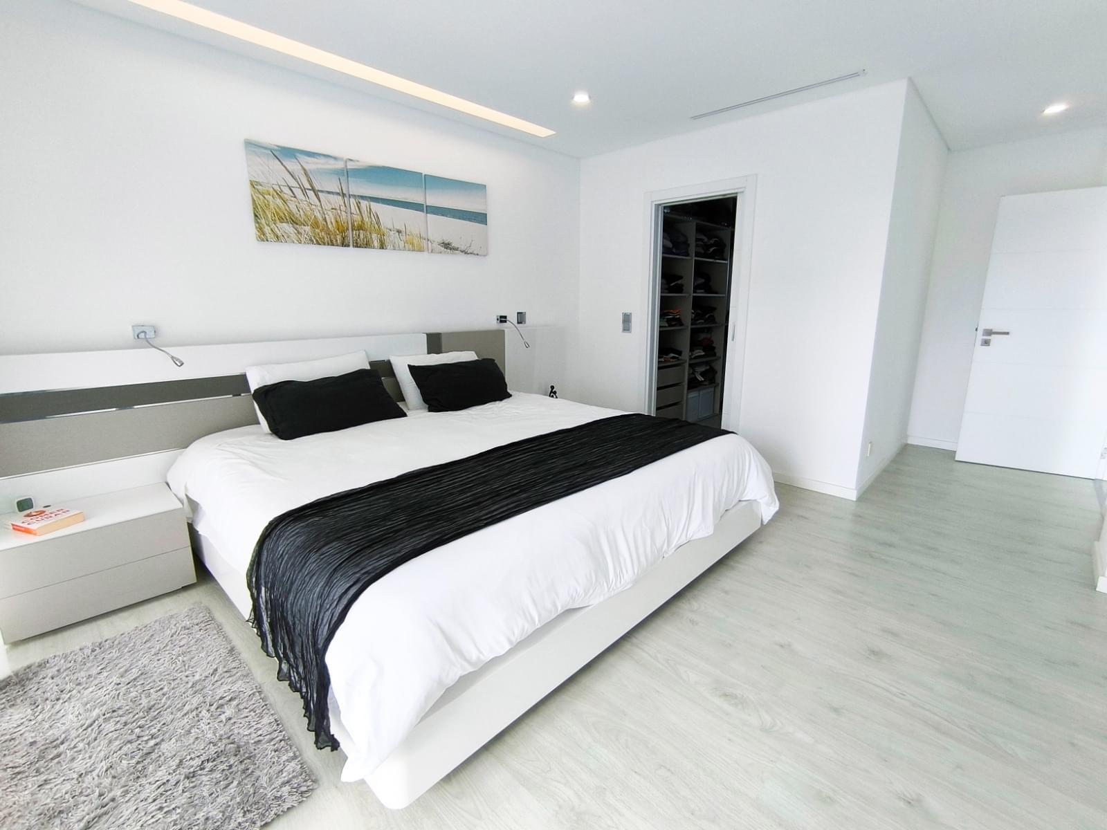 4 Bedroom Villa/Townhouse's Image 8