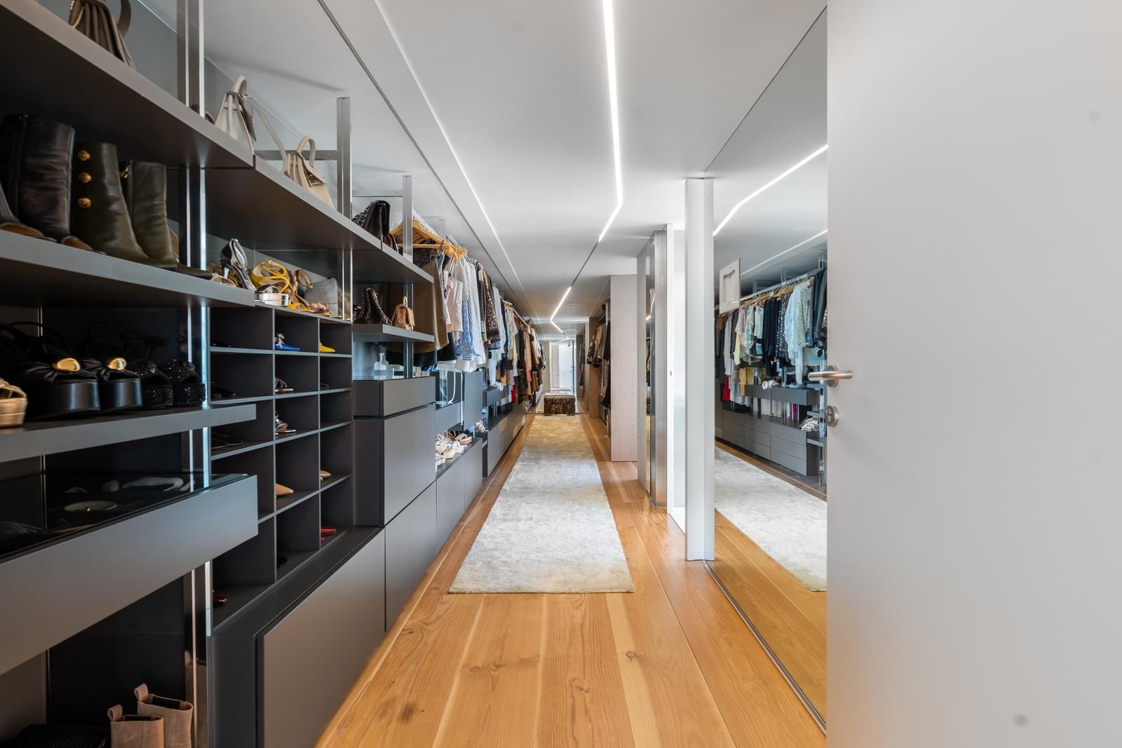 8 Bedroom Villa/Townhouse's Image 32