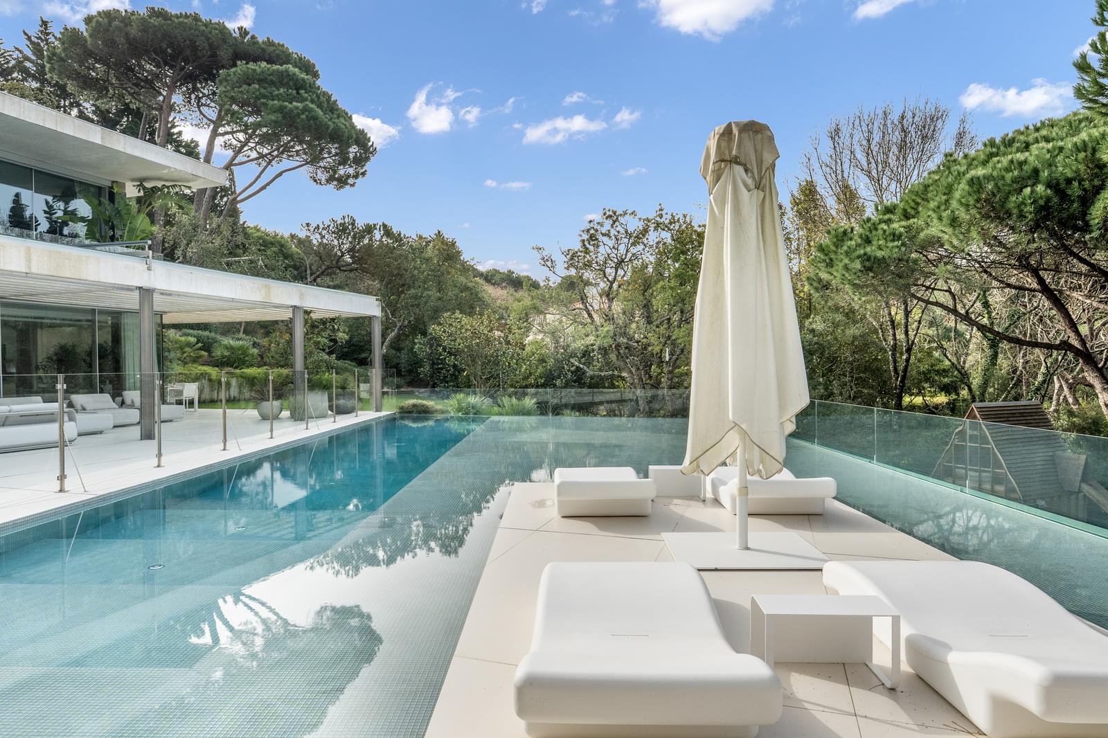 8 Bedroom Villa/Townhouse's Image 64
