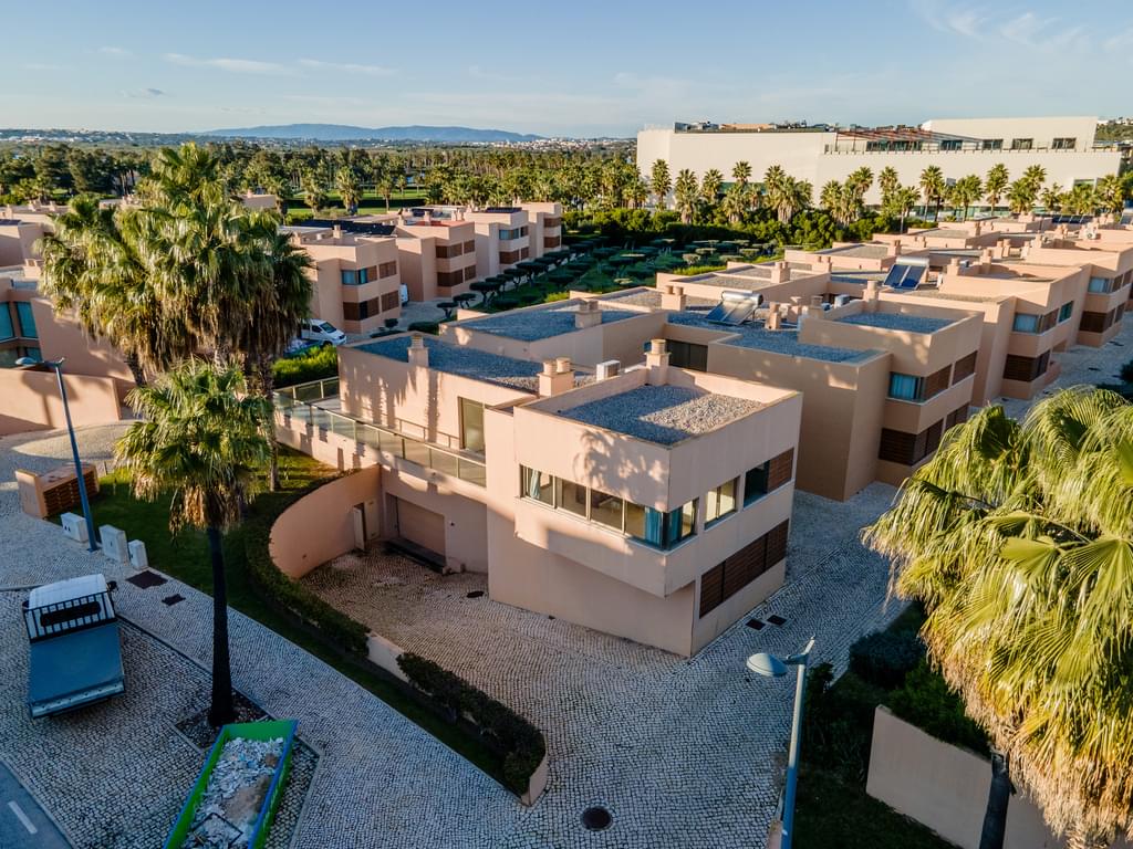 4 Bedroom Semi-detached house with swimming pool, Albufeira 945368667