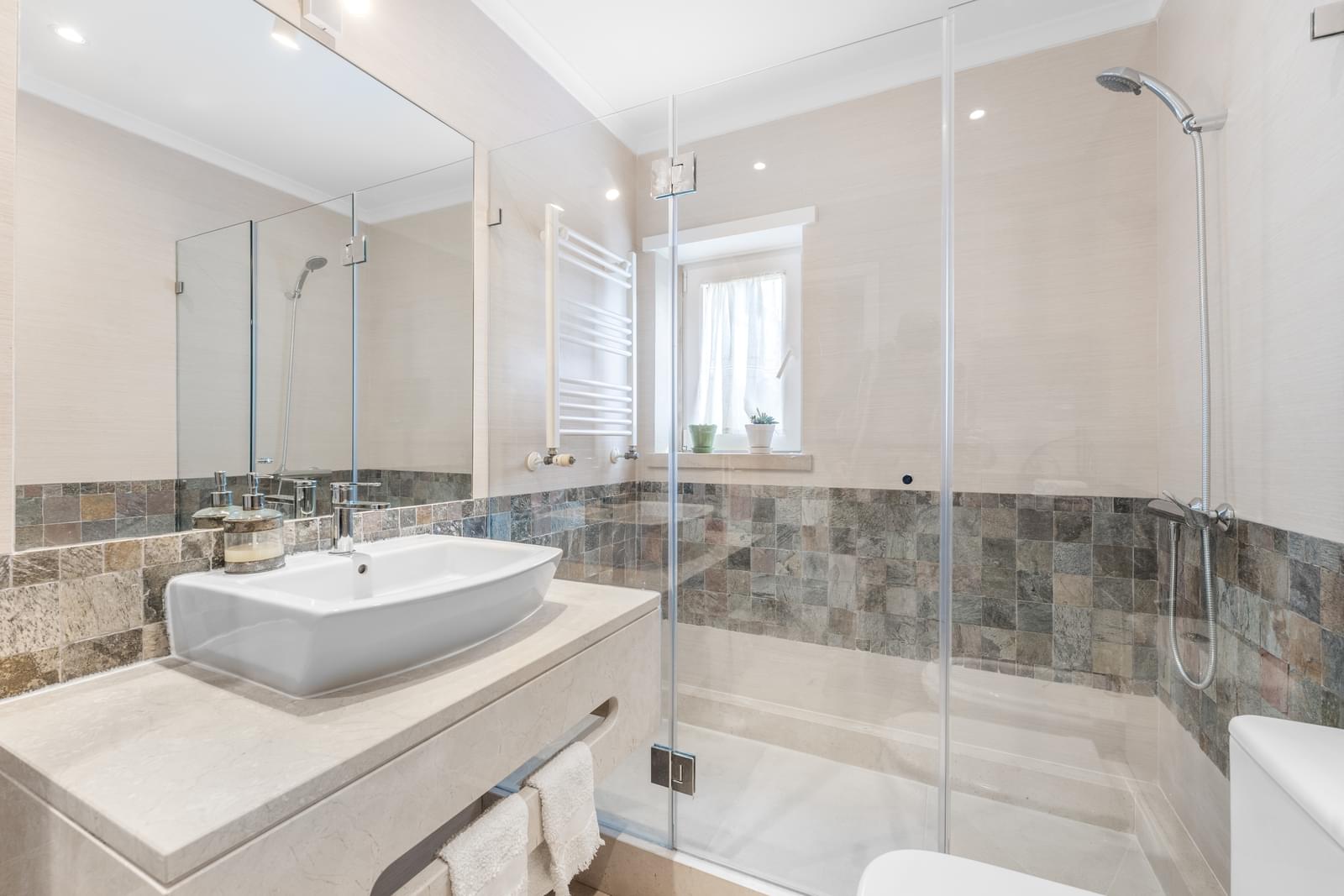 4 Bedroom Villa/Townhouse's Image 8