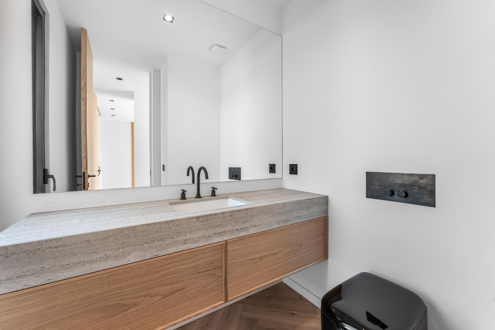 5 Bedroom Villa/Townhouse's Image 11