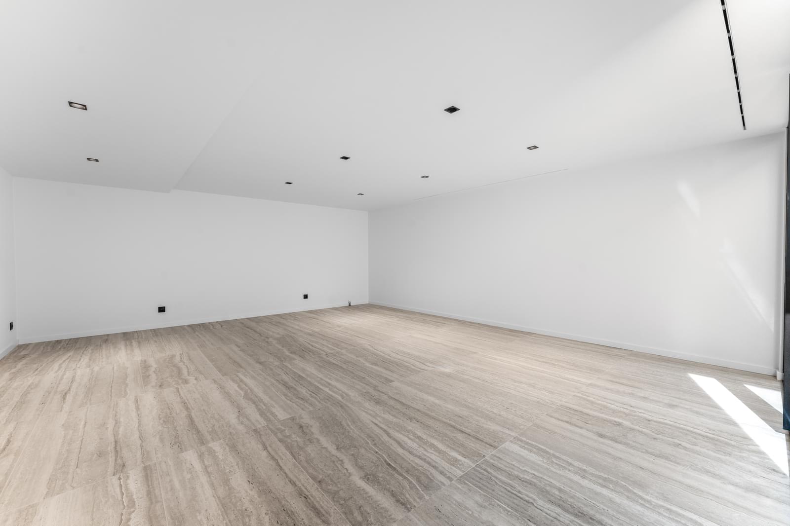 5 Bedroom Villa/Townhouse's Image 30