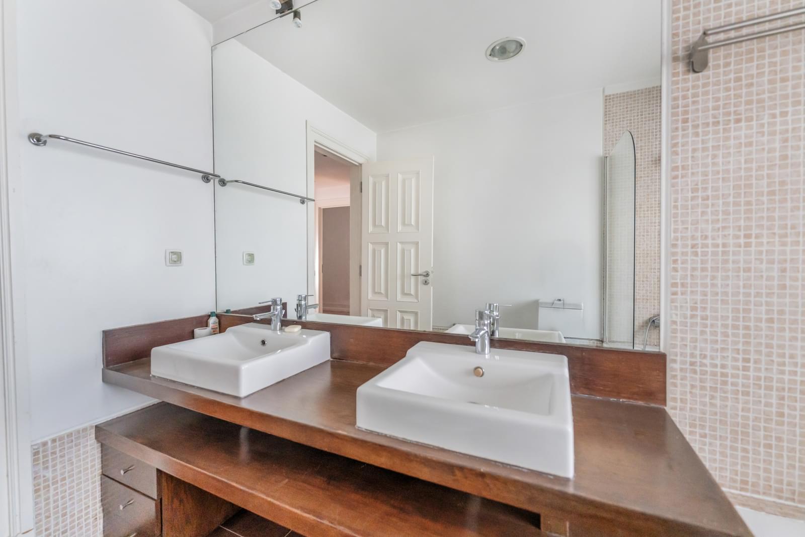 2 Bedroom Apartment with a view, Estrela, Lisboa - Image 16