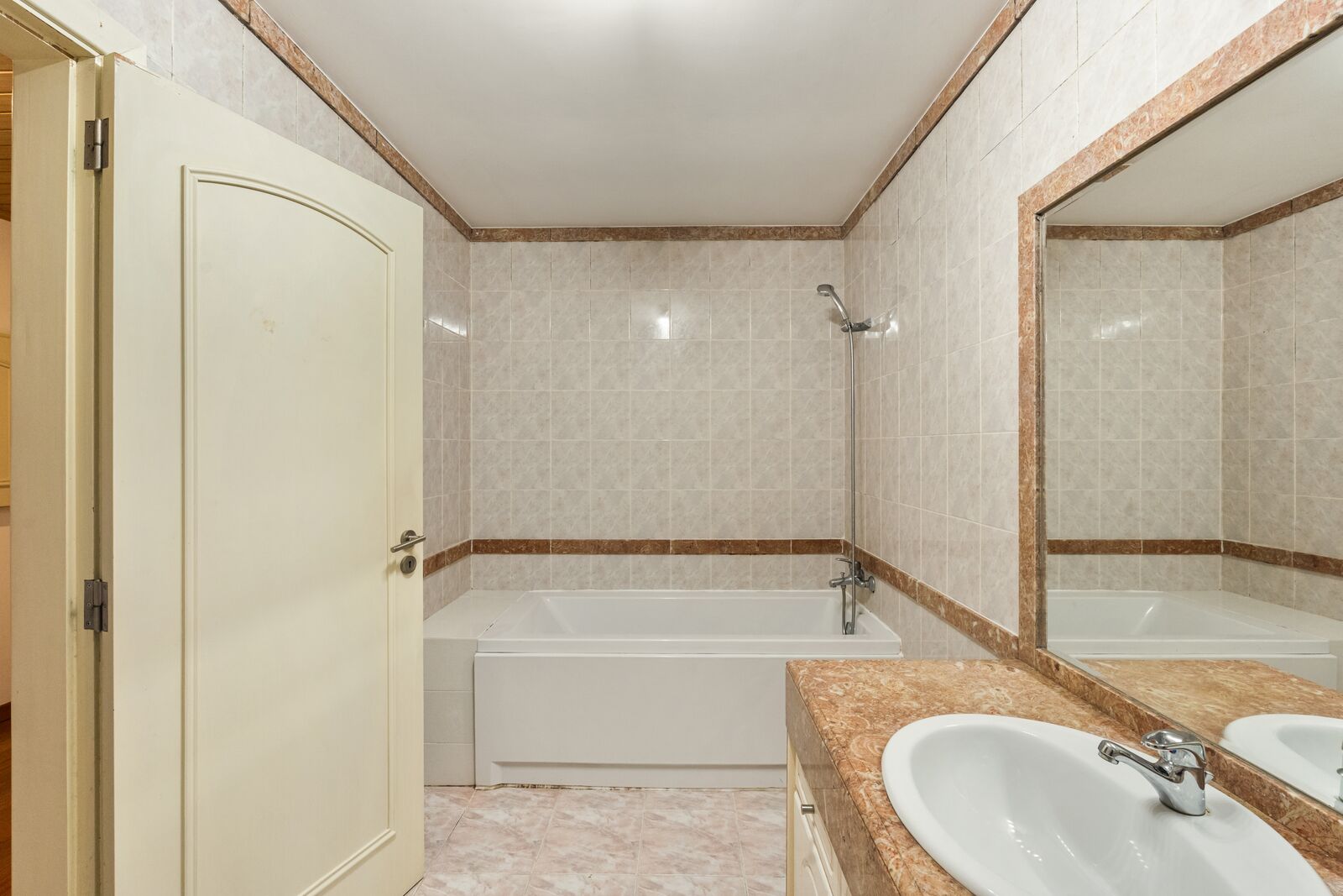 Apartamento T1 + 1 com piscina, Estoril, Cascais - Imagem 24
