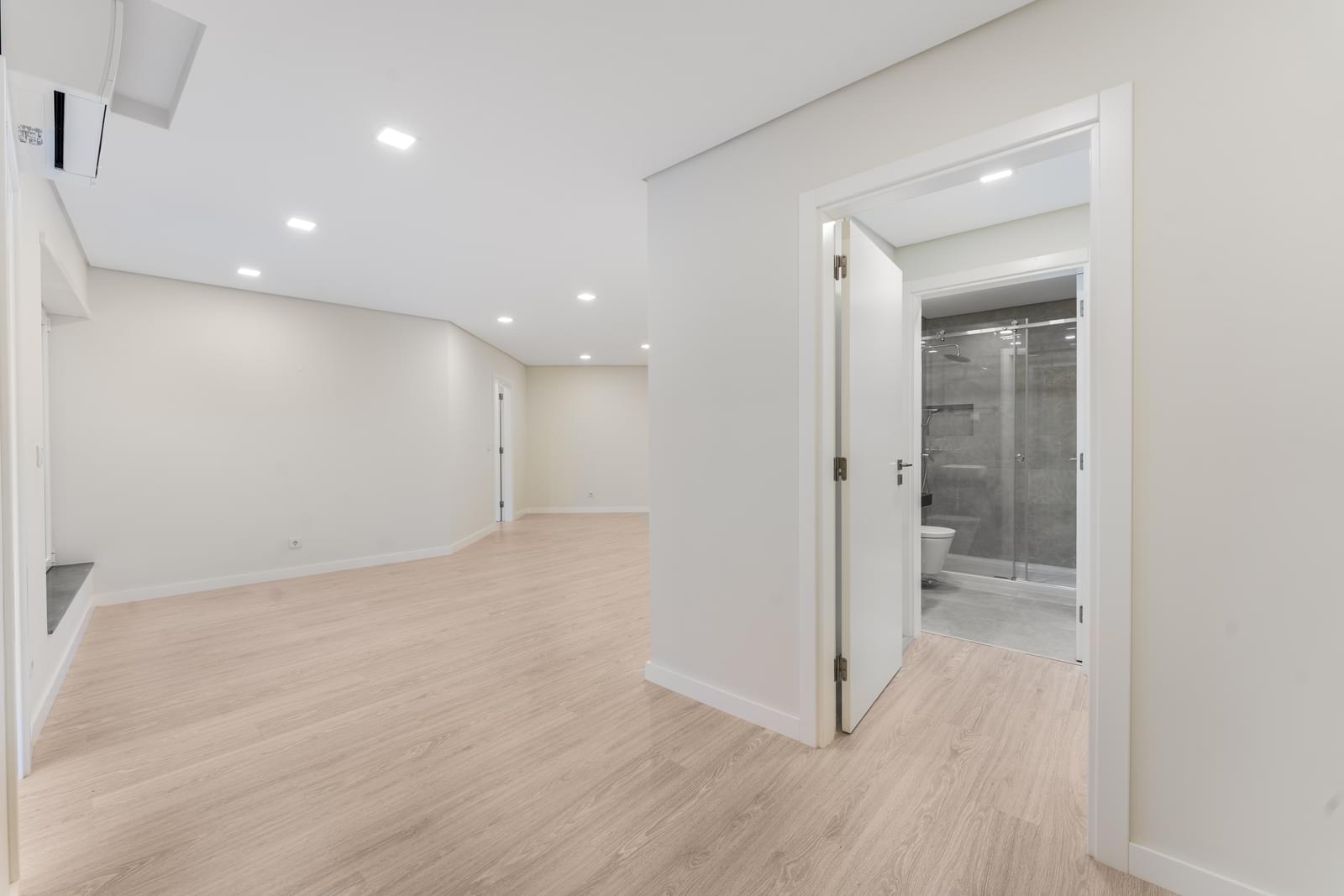 2 Bedroom Apartment in Rua Dra Iracy Doyle 9, Centro Cascais, Cascais - Image 12