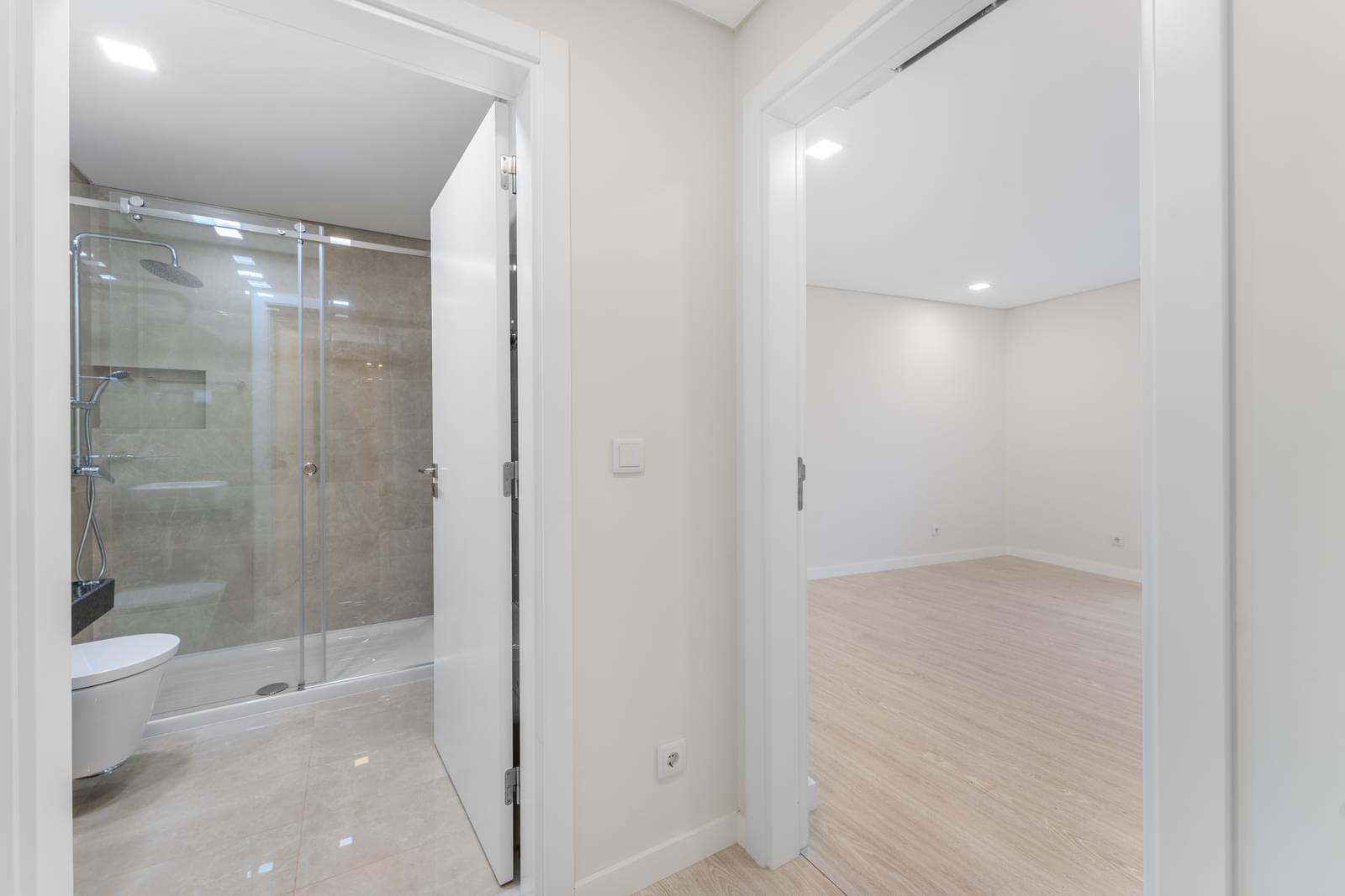 2 Bedroom Apartment in Rua Dra Iracy Doyle 9, Centro Cascais, Cascais - Image 10