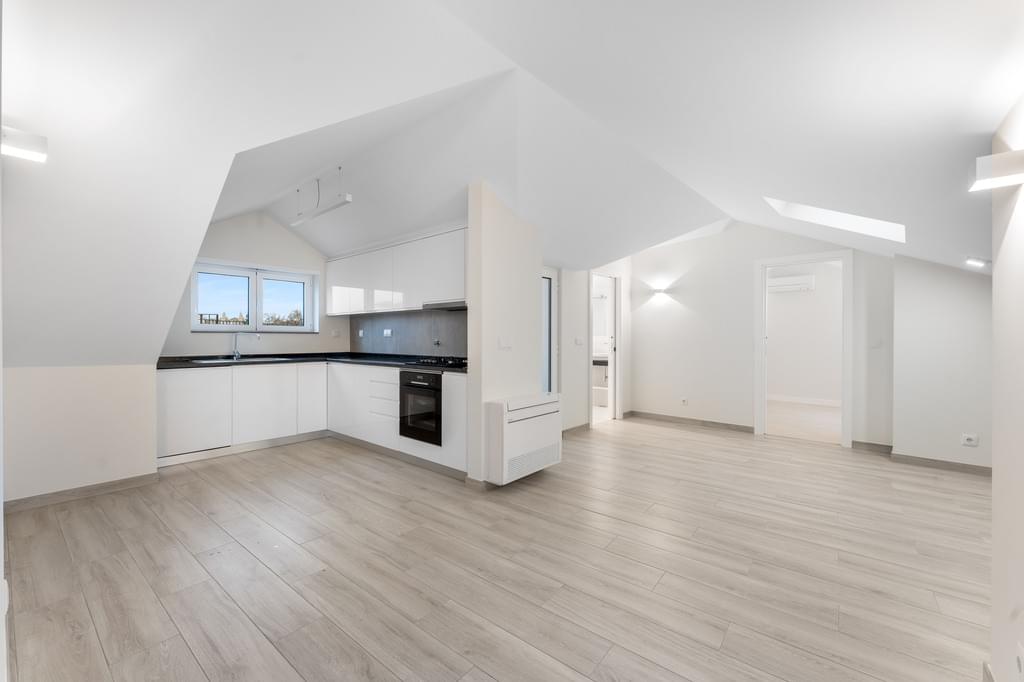 1 Bedroom Apartment in Rua Dra Iracy Doyle 9, Centro Cascais, Cascais
