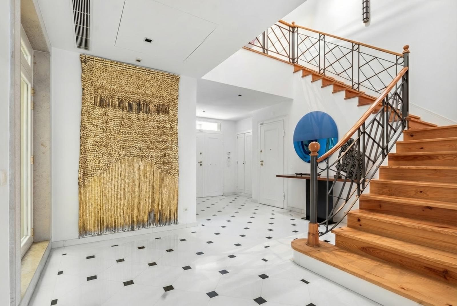 7 Bedroom Villa/Townhouse's Image 3