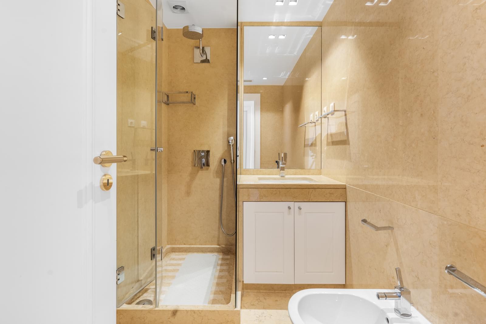 7 Bedroom Villa/Townhouse's Image 18