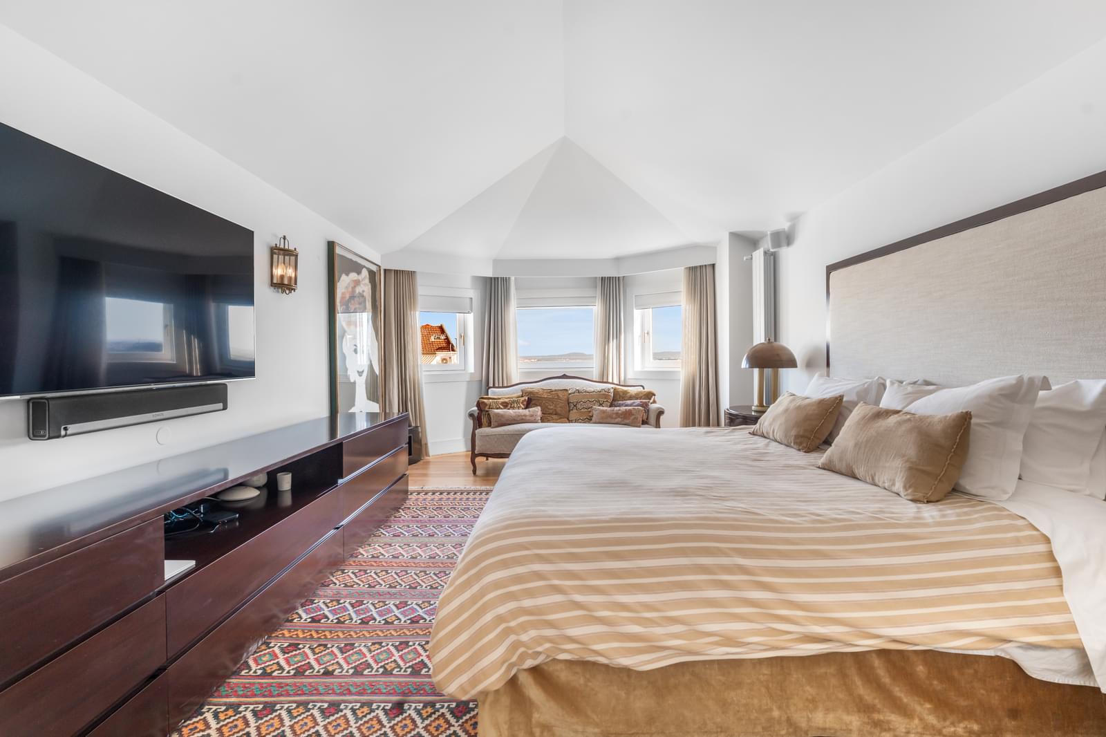7 Bedroom Villa/Townhouse's Image 29