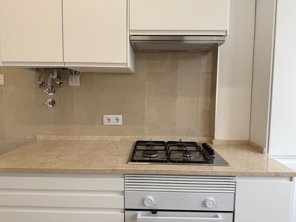 2 Bedroom Apartment renovated, Amadora 3821718478