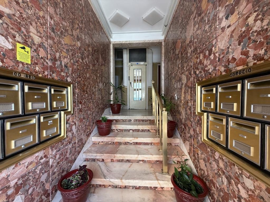 2 Bedroom Apartment renovated, Amadora 3821718478