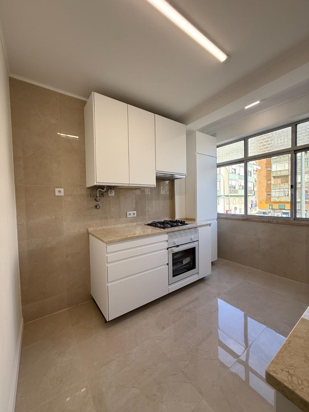 2 Bedroom Apartment renovated, Amadora 3821718478