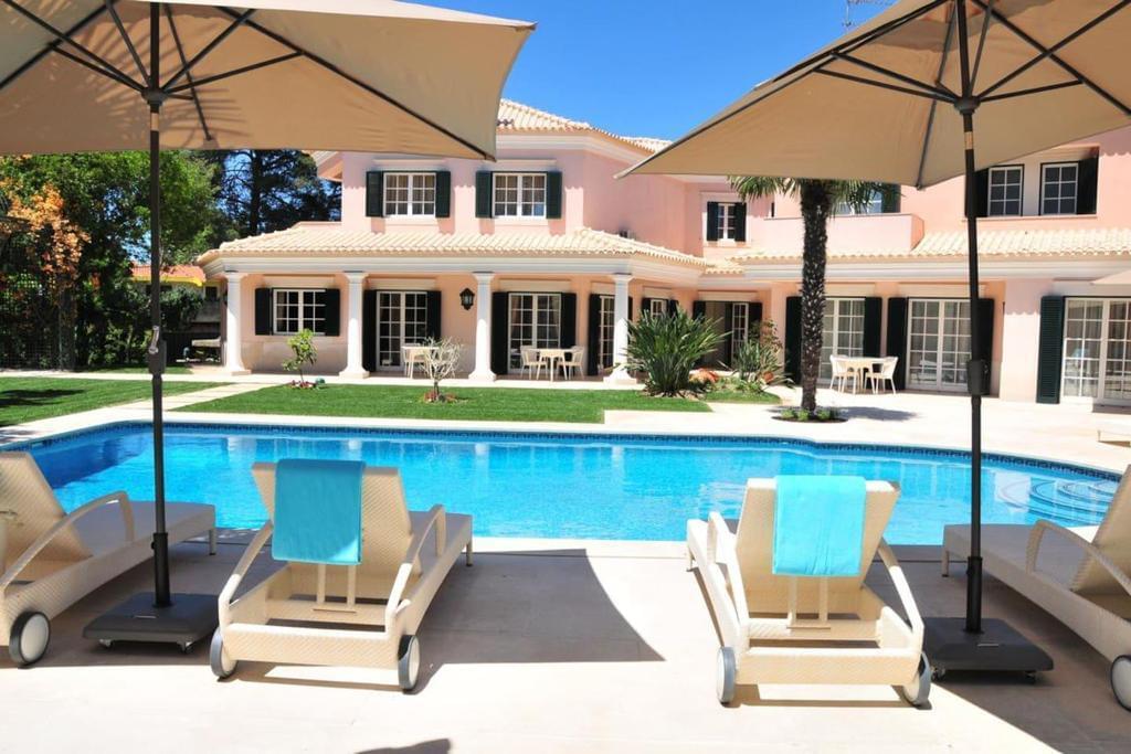 8 Bedroom House with garden, Bairro do Rosário, Cascais 2047617718