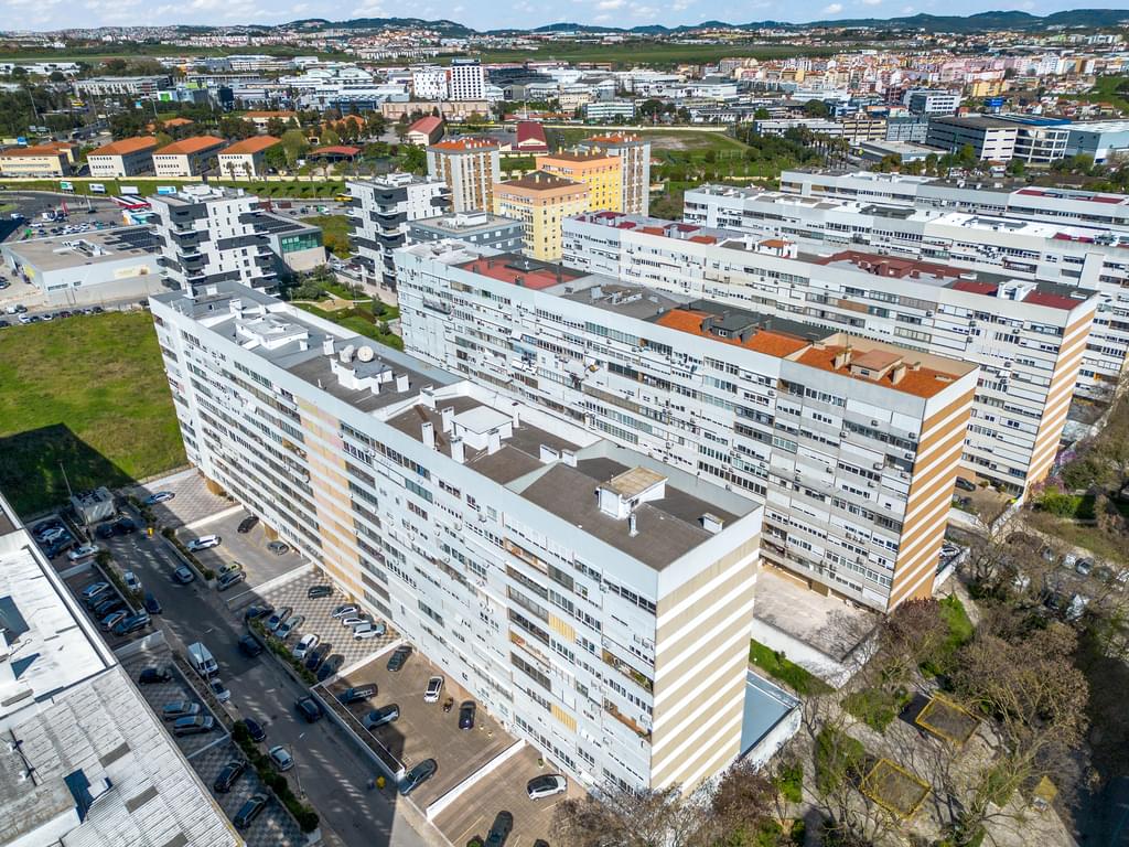 5 Bedroom Apartment with parking, Moscavide e Portela, Loures