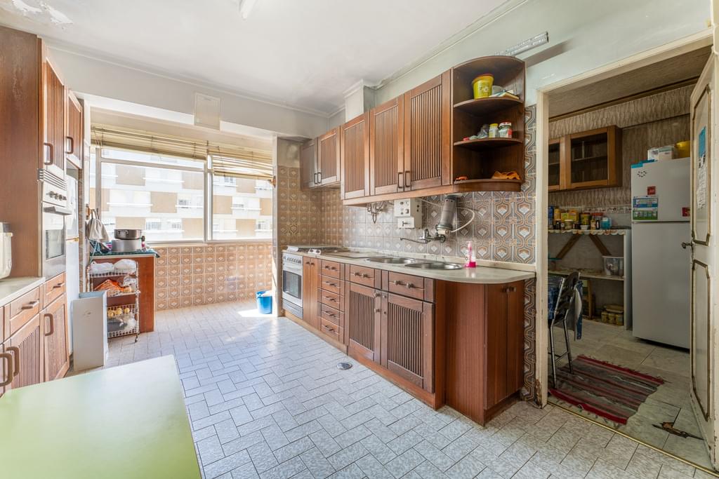5 Bedroom Apartment with parking, Moscavide e Portela, Loures