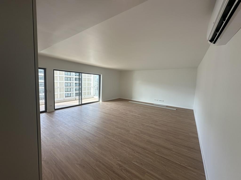 4 Bedroom Apartment with garden, Loures 876704458