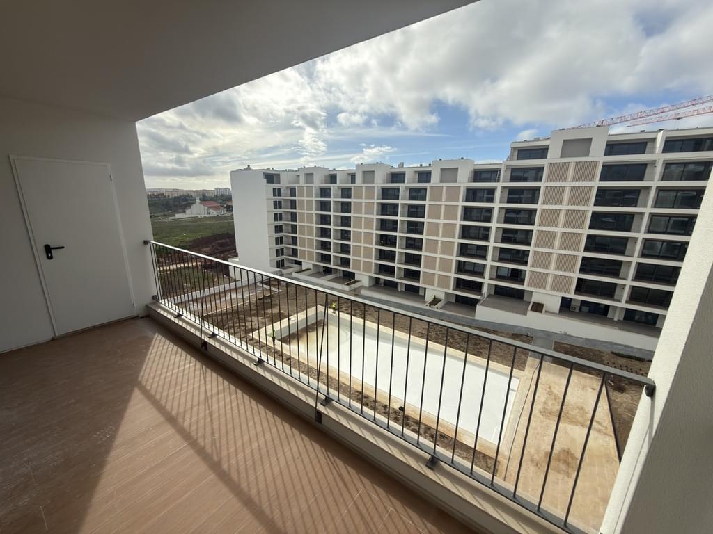 4 Bedroom Apartment with garden, Loures 876704458