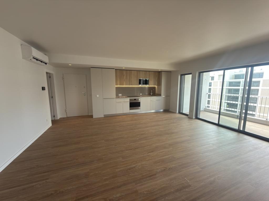 4 Bedroom Apartment with garden, Loures 876704458