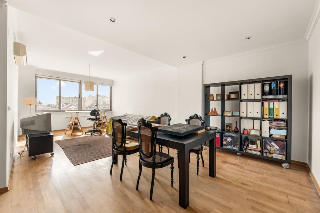 2 Bedroom Apartment with parking, Entrecampos, Lisboa 1699180126