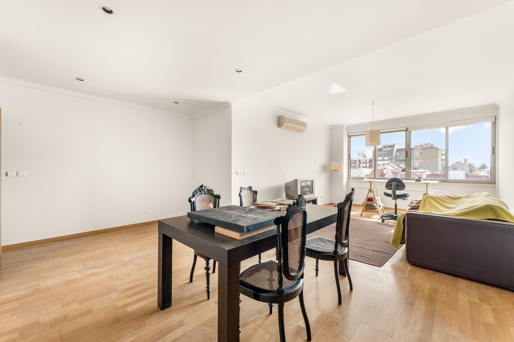 2 Bedroom Apartment with parking, Entrecampos, Lisboa 1699180126