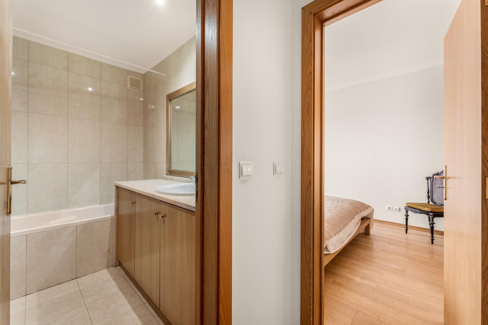Apartamento T2 com estacionamento, Entrecampos, Lisboa - Imagem 9