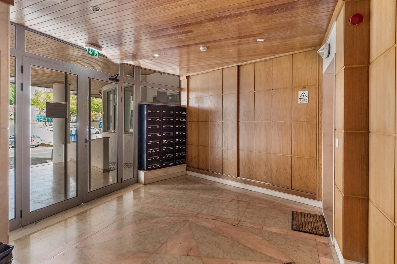 Apartamento T2 com estacionamento, Entrecampos, Lisboa - Imagem 15