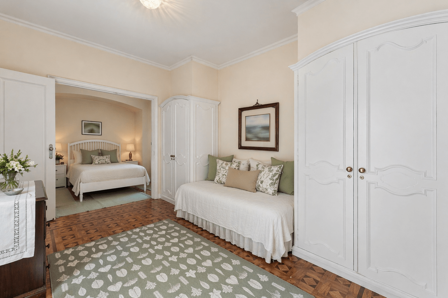 6 Bedroom Villa/Townhouse's Image 24