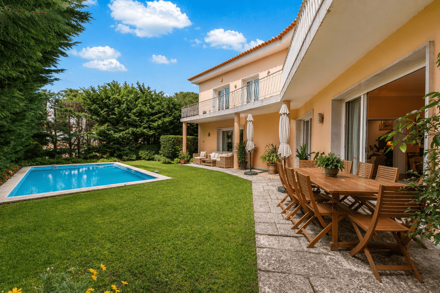 6 Bedroom Villa/Townhouse's Image 9