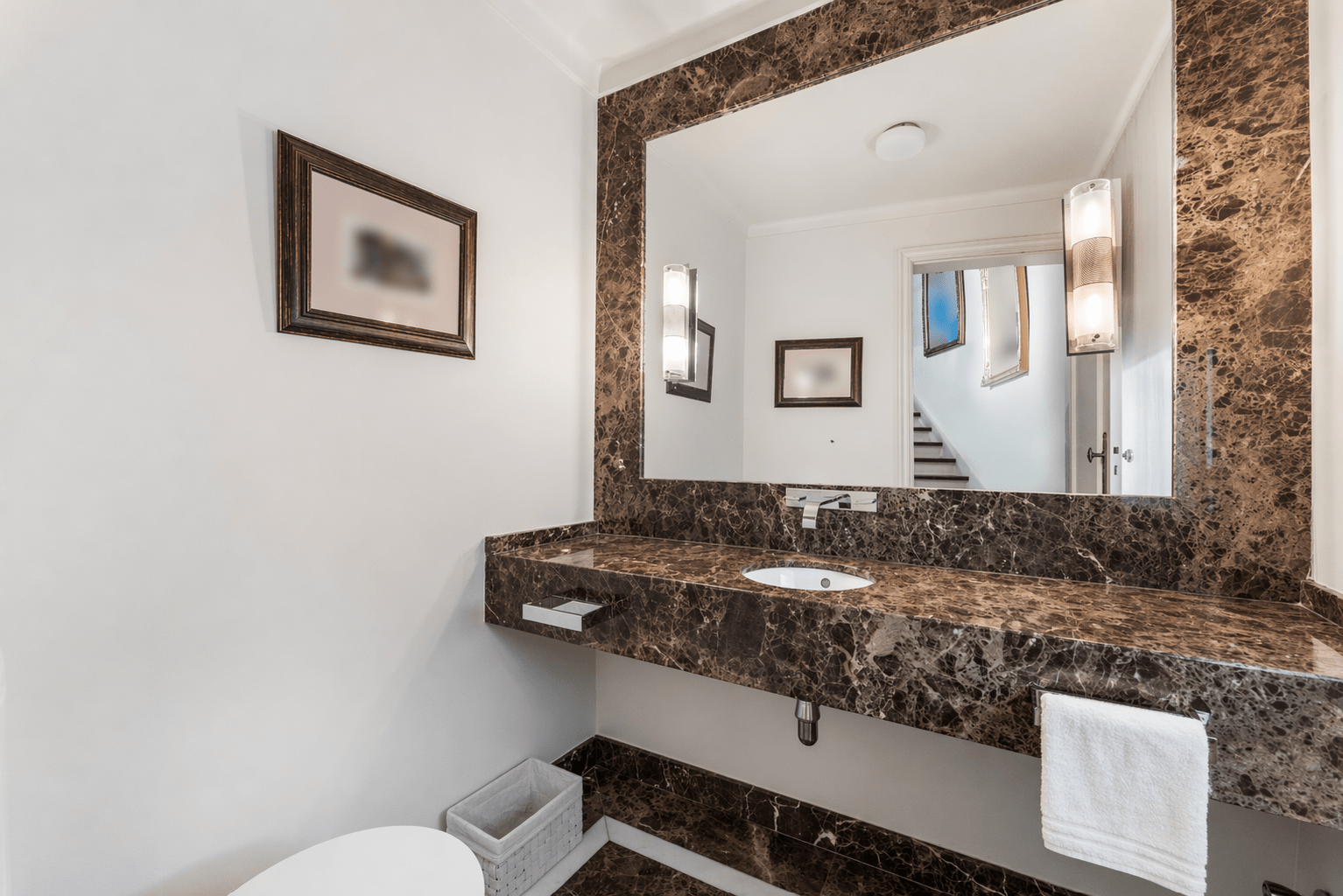 6 Bedroom Villa/Townhouse's Image 18