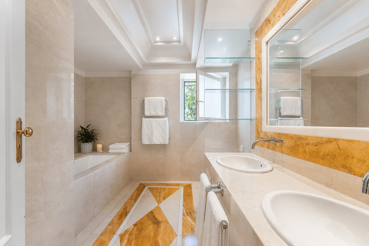 6 Bedroom Villa/Townhouse's Image 23
