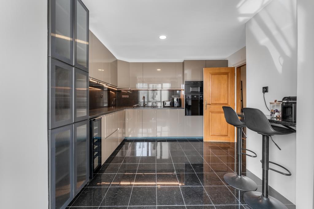 2 Bedroom Apartment with swimming pool, Infante Santo (Prazeres), Lisboa