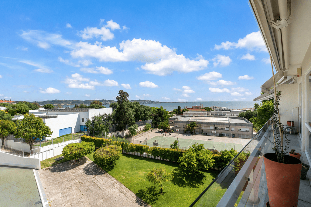 4 Bedroom Apartment with garden, Algés, Oeiras