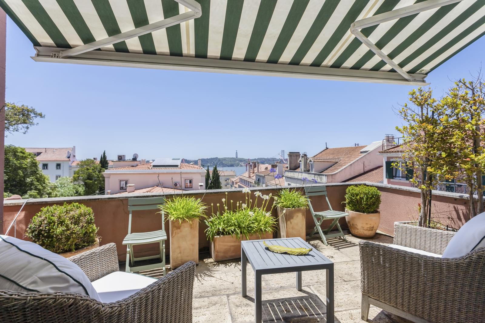 Duplex T1 + 1 com vista, Lapa, Lisboa - Imagem 1