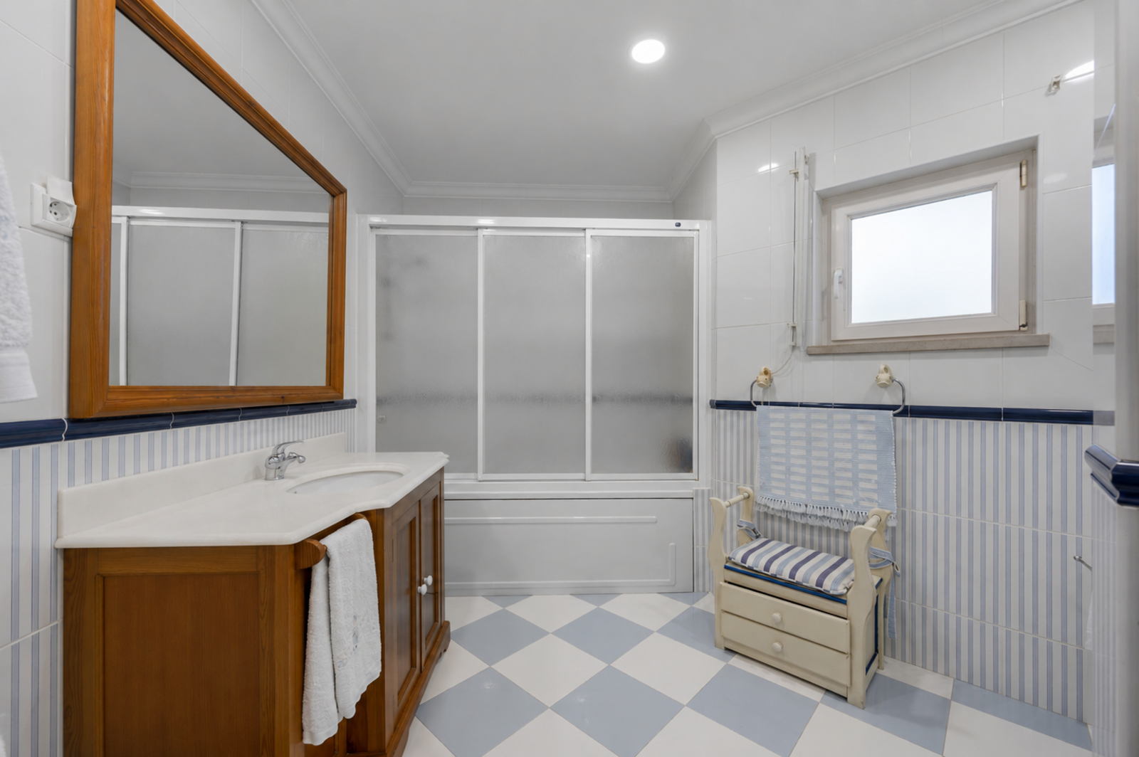 Moradia T6 com piscina, Setubal - Imagem 32