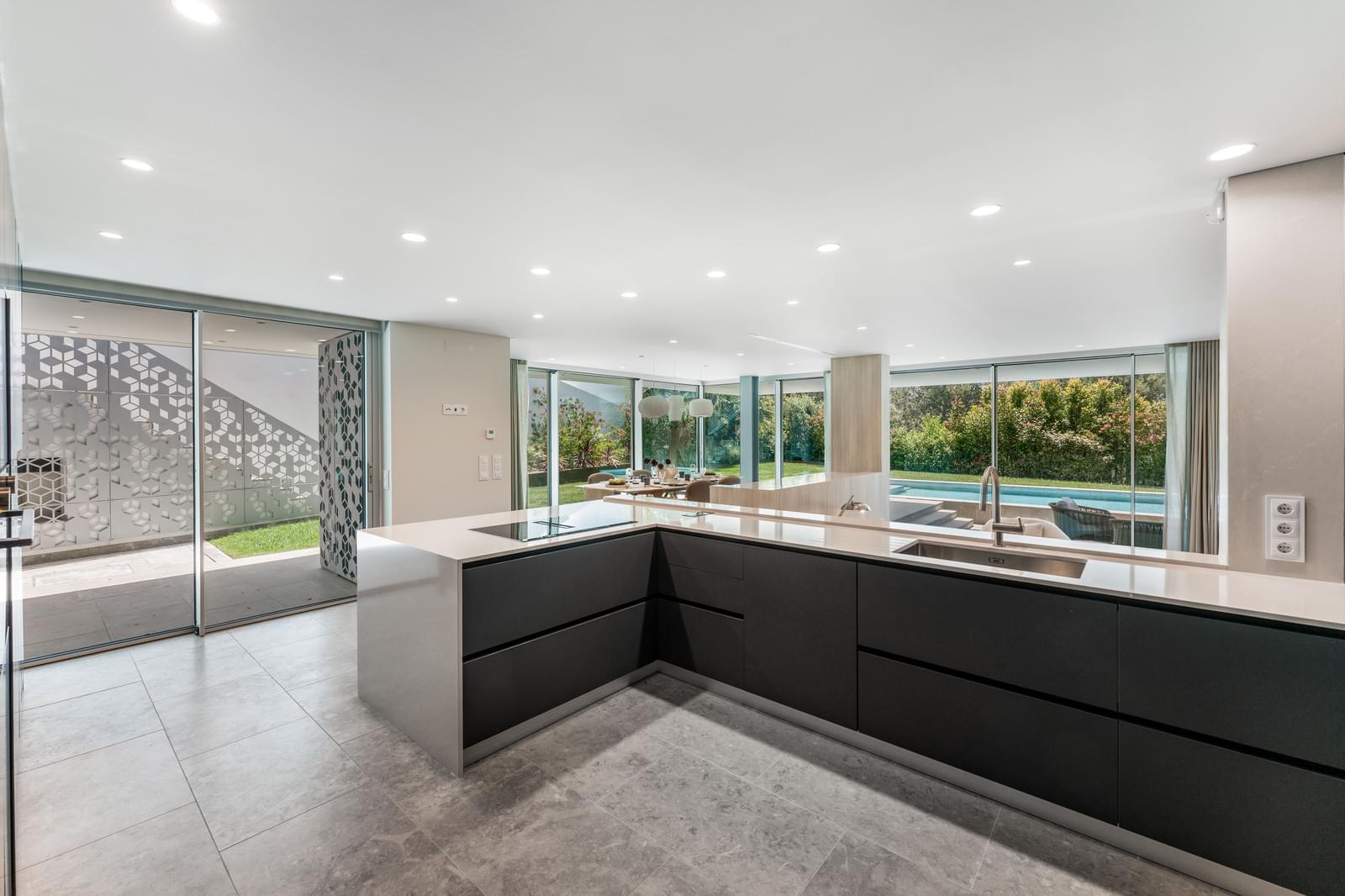 4 Bedroom Villa/Townhouse's Image 6