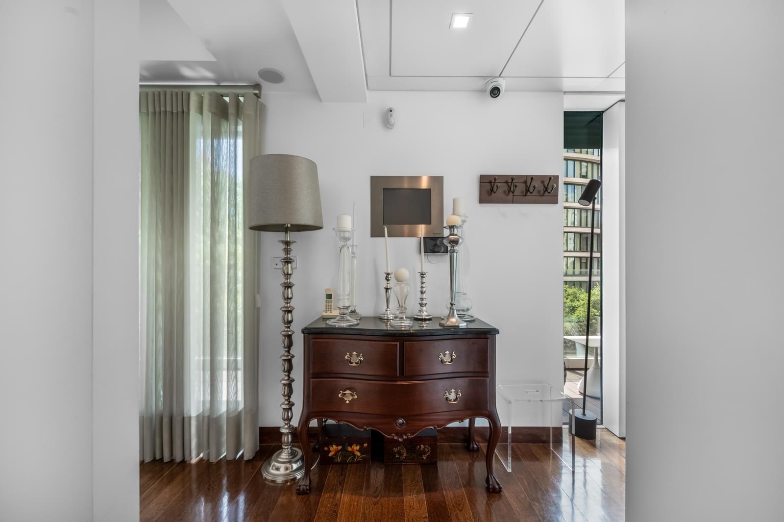 1 Bedroom Apartment with a view - Image 10
