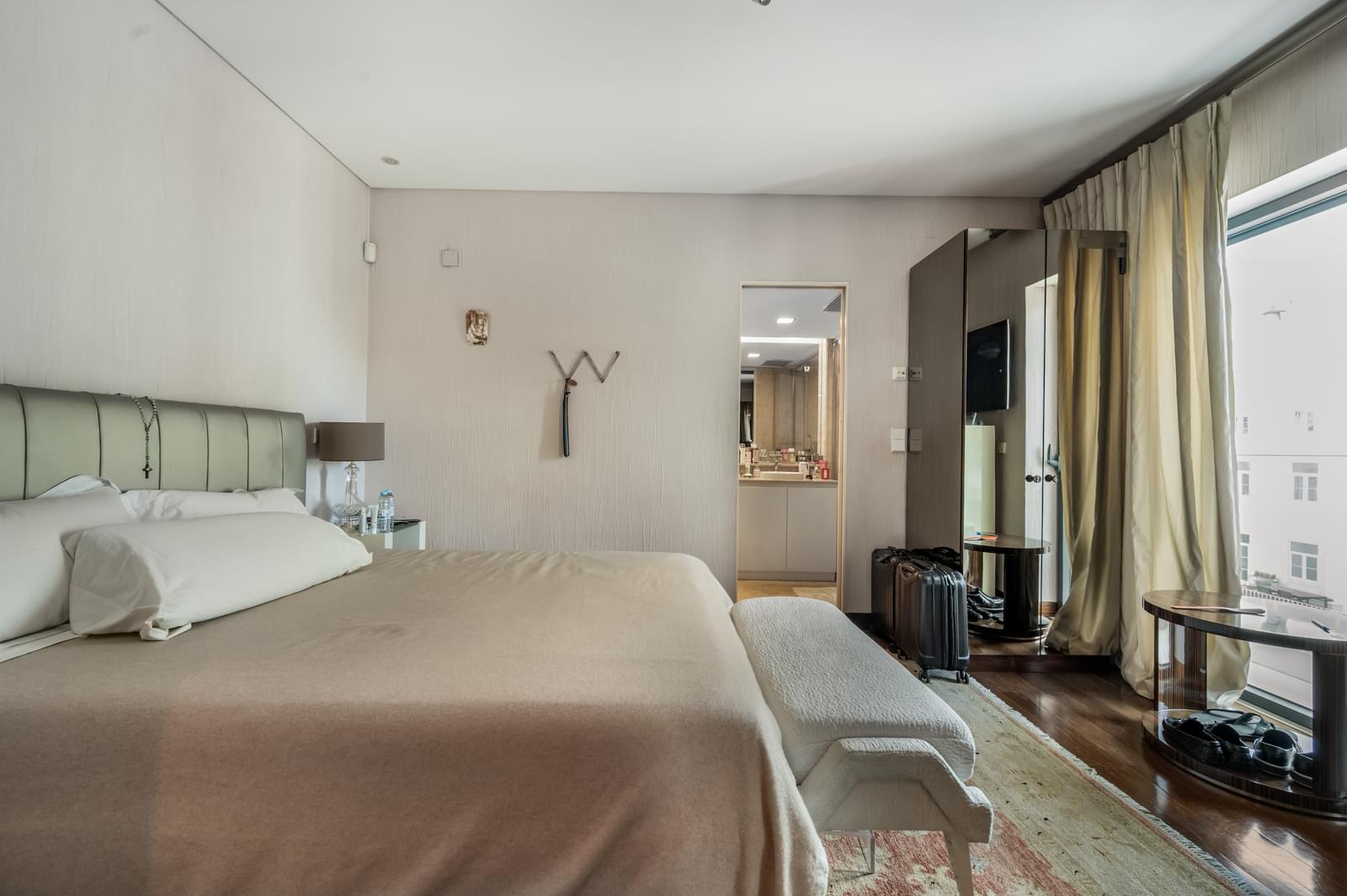 1 Bedroom Apartment with a view - Image 13