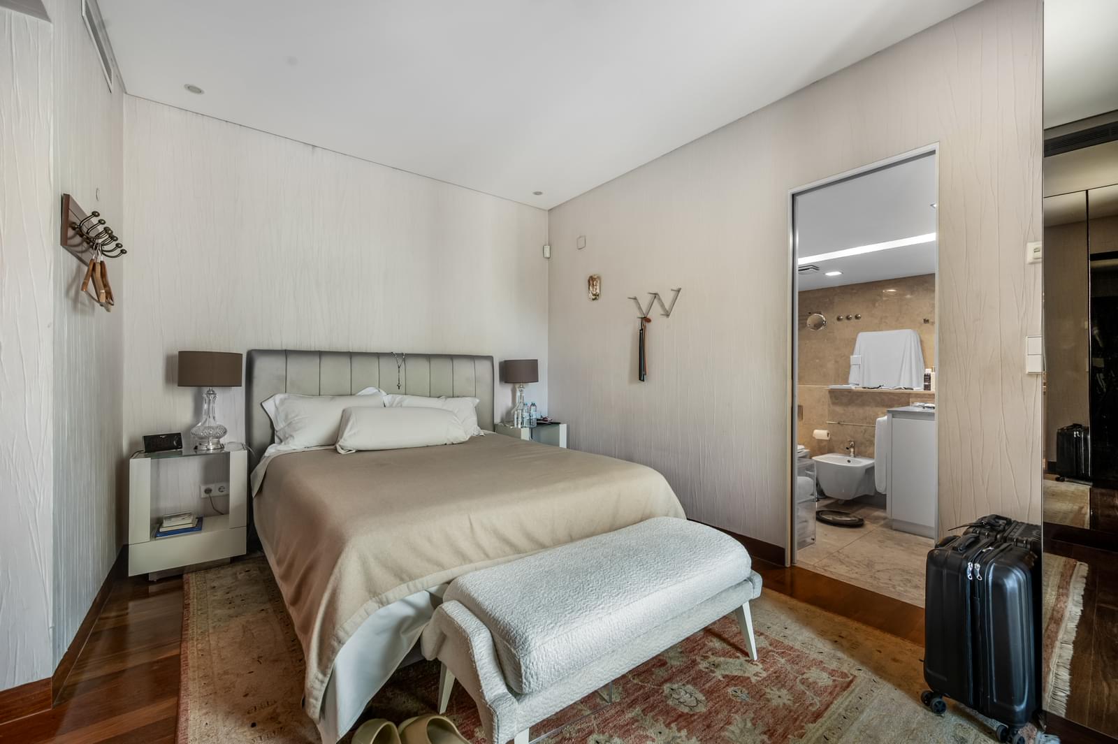 1 Bedroom Apartment with a view - Image 14