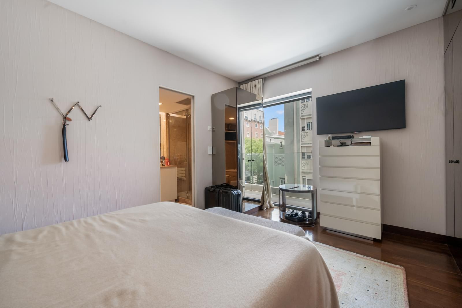 1 Bedroom Apartment with a view - Image 15