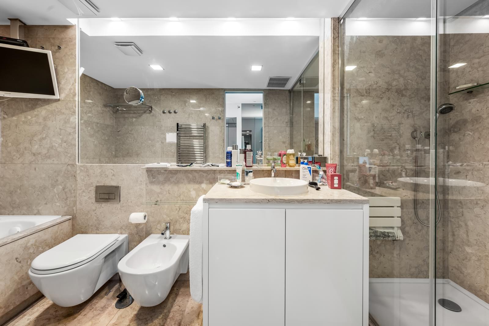 1 Bedroom Apartment with a view - Image 18