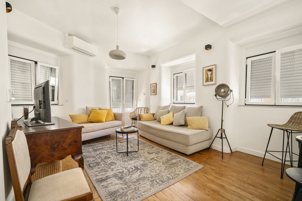 2 Bedroom Apartment with a view, Praça da Alegria, Lisboa 2385923385