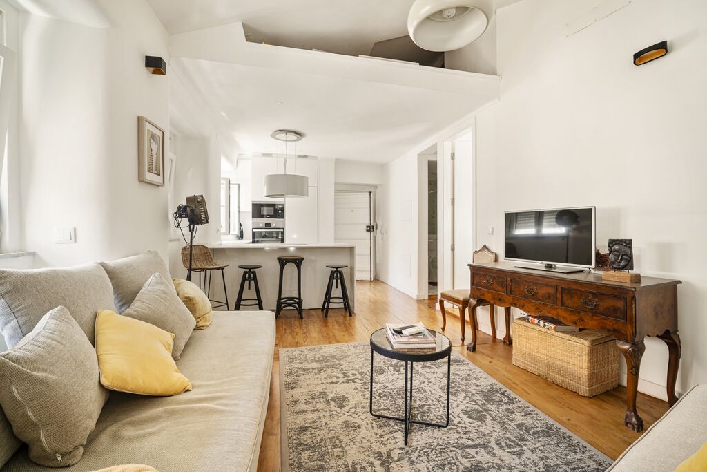 2 Bedroom Apartment with a view, Praça da Alegria, Lisboa 2385923385