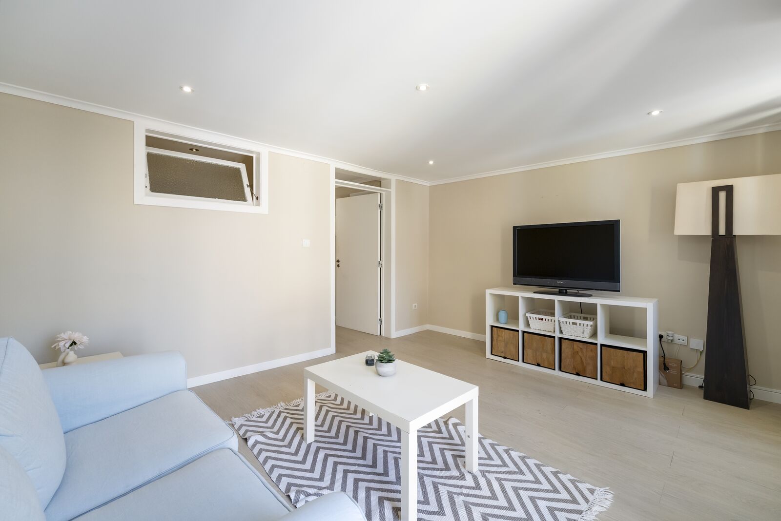 1 Bedroom Apartment with a view, Santos, Lisboa - Image 4