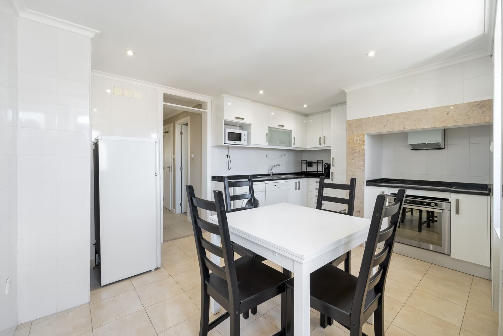 1 Bedroom Apartment with a view, Santos, Lisboa - Image 9