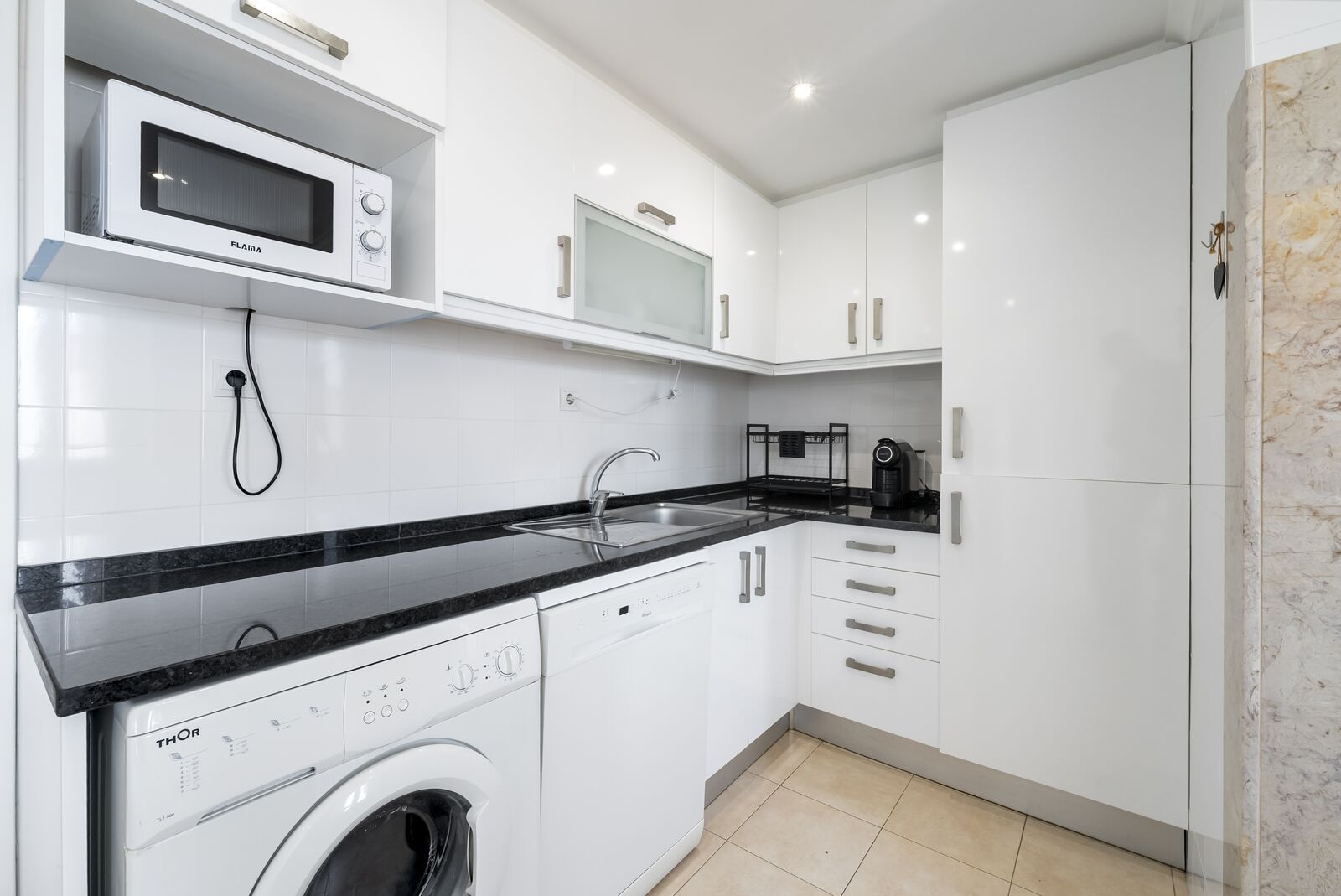 1 Bedroom Apartment with a view, Santos, Lisboa - Image 12